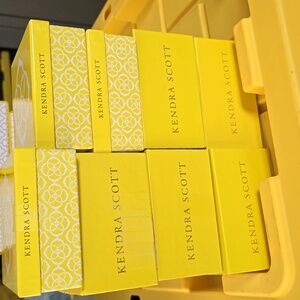 8 Kendra Scott Boxes